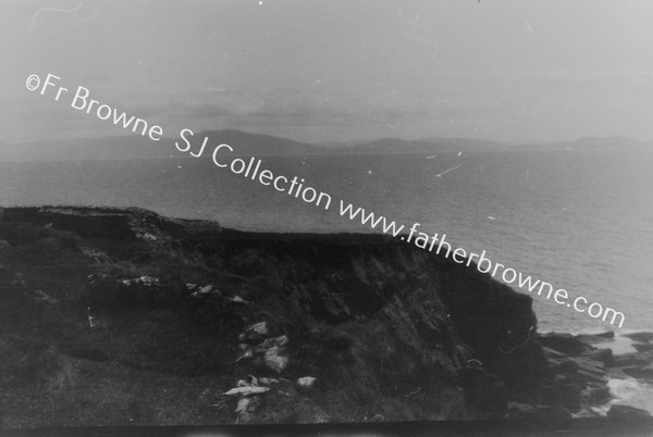 DUNBEG FORT DINGLE PENINSULA : FORT & PROMONTARY FROM NORTH WEST KILLARNEY MOUNTAINS IN DISTANCE